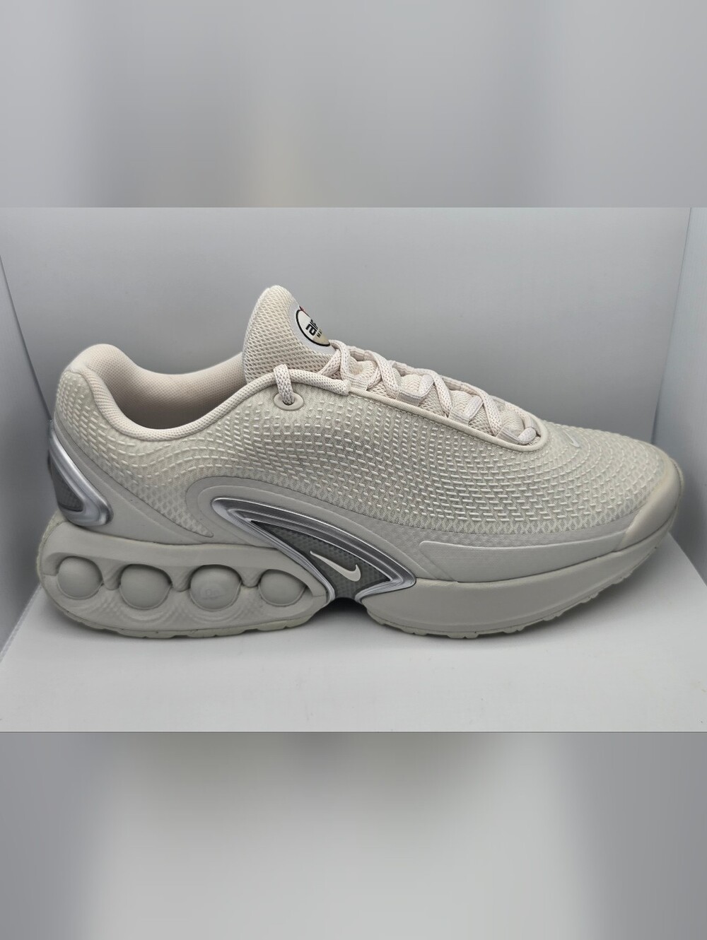 Nike Air Max DN Men's 9.5 Women's 11